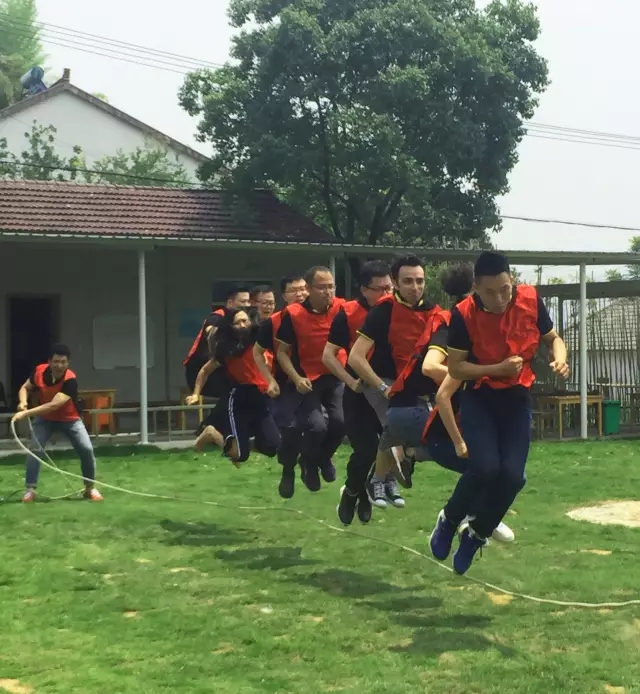 “向梦想出发” 鸿运国际销售团建活动完善绽放