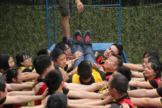 “向梦想出发” 鸿运国际销售团建活动完善绽放